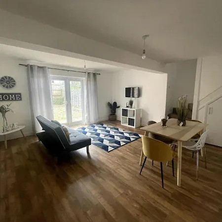 Denbeigh Pad Apartamento